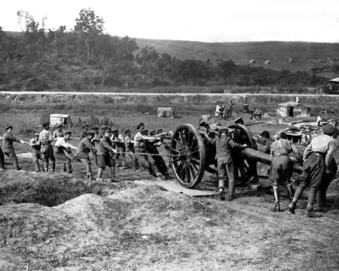Framed Print : British gunners getting big gun into position, WW1 Framed Print : British gunners getting big gun into position, WW1