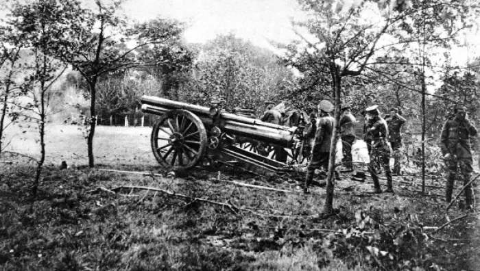 Framed Print : A British heavy gun at the moment of firing Framed Print : A British heavy gun at the moment of firing