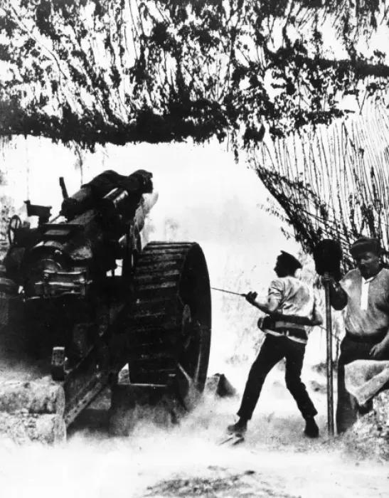 Framed Print : British heavy Howitzer on the Somme, France, WW1 Framed Print : British heavy Howitzer on the Somme, France, WW1