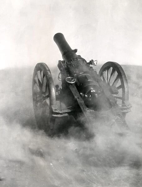 British Howitzer gun in action, Samarra, WW1
