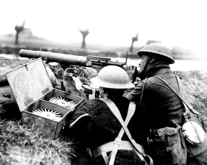 Framed Print : British machine gunners on guard, WW1 Framed Print : British machine gunners on guard, WW1