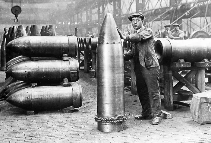 Framed Print : British Munitions factory during WW1 Framed Print : British Munitions factory during WW1