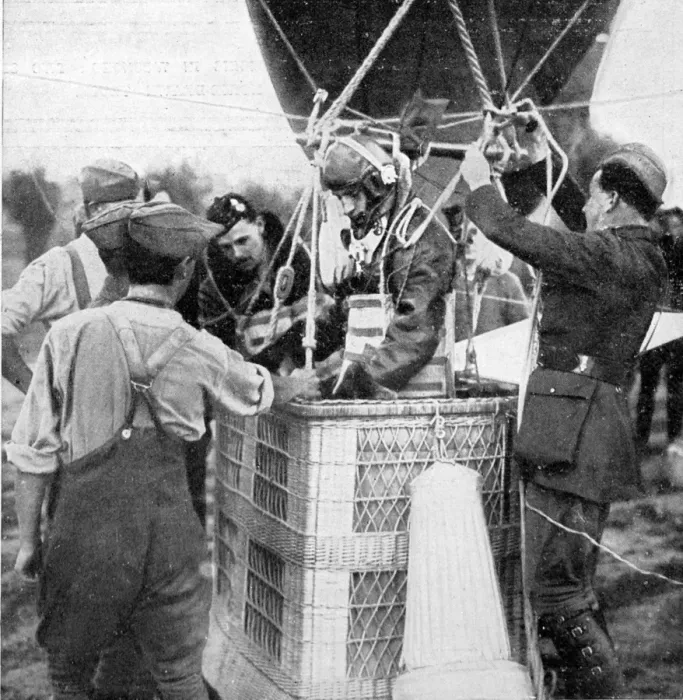 Framed Print : A British observation-officers parachute being tested Framed Print : A British observation-officers parachute being tested