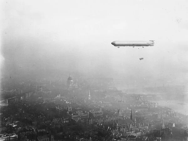 British R26 airship flying over London, WW1