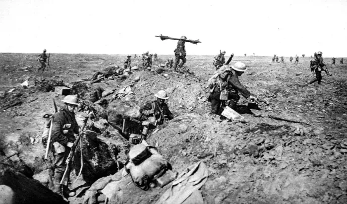 Framed Print : British reserves leaving their trenches during an advance Framed Print : British reserves leaving their trenches during an advance