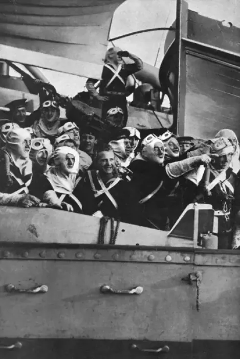 Framed Print : British sailors at German naval surrender, 1918 Framed Print : British sailors at German naval surrender, 1918