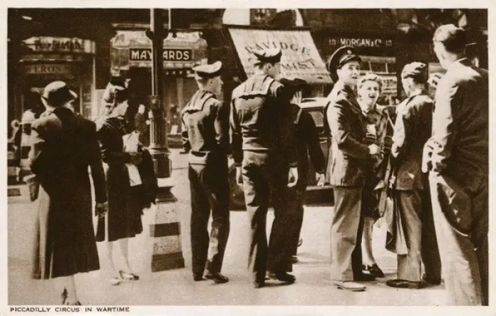 Framed Print : British Servicemen at Piccadilly Circus, London - WWII Framed Print : British Servicemen at Piccadilly Circus, London - WWII