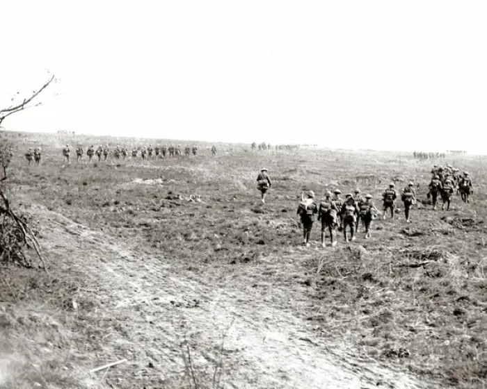 Framed Print : British soldiers advancing on Western Front, WW1 Framed Print : British soldiers advancing on Western Front, WW1