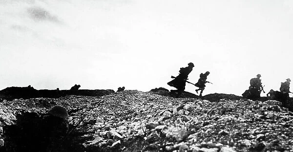British soldiers charging during WW1