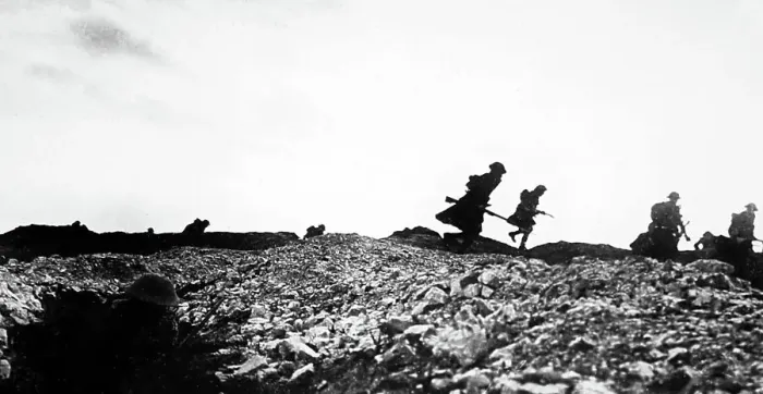 Framed Print : British soldiers charging during WW1 Framed Print : British soldiers charging during WW1
