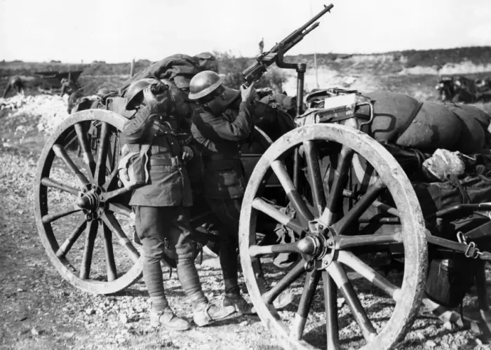 Framed Print : British soldiers firing at a German plane, WW1 Framed Print : British soldiers firing at a German plane, WW1