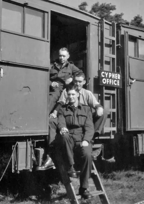 Framed Print : Three British soldiers outside Cypher Office, WW2 Framed Print : Three British soldiers outside Cypher Office, WW2