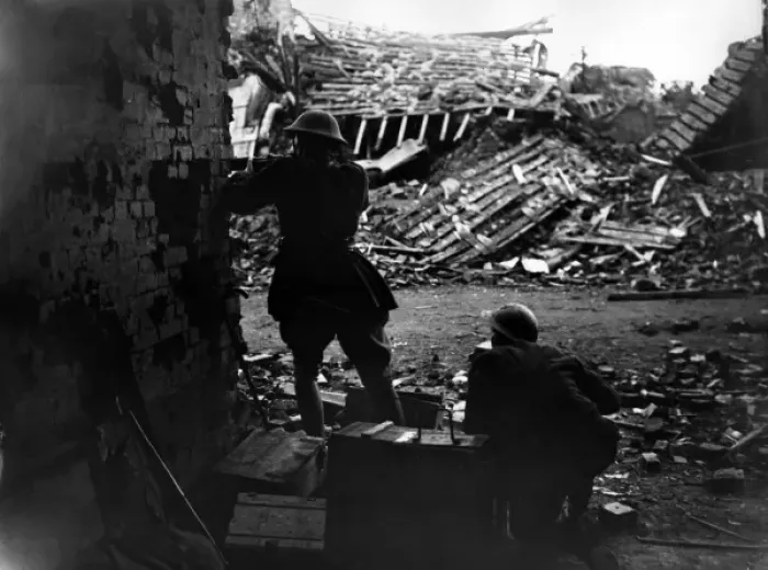 Framed Print : Two British soldiers shooting from behind a wall, WW1 Framed Print : Two British soldiers shooting from behind a wall, WW1