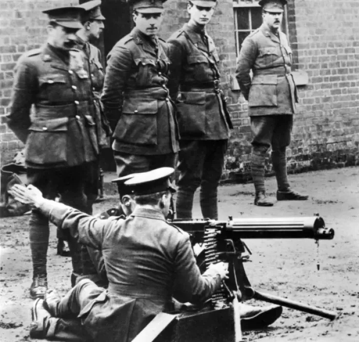 Framed Print : British soldiers undergoing weapons training, WW1 Framed Print : British soldiers undergoing weapons training, WW1
