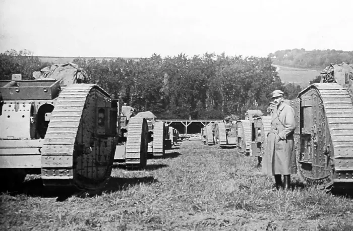 Framed Print : British tanks ready to attack during the First World War Framed Print : British tanks ready to attack during the First World War