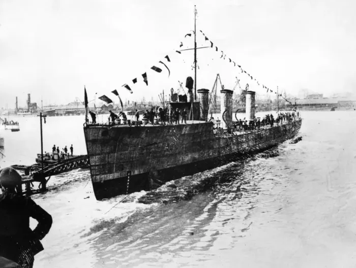 Framed Print : British torpedo boat destroyer launching, Southampton Framed Print : British torpedo boat destroyer launching, Southampton