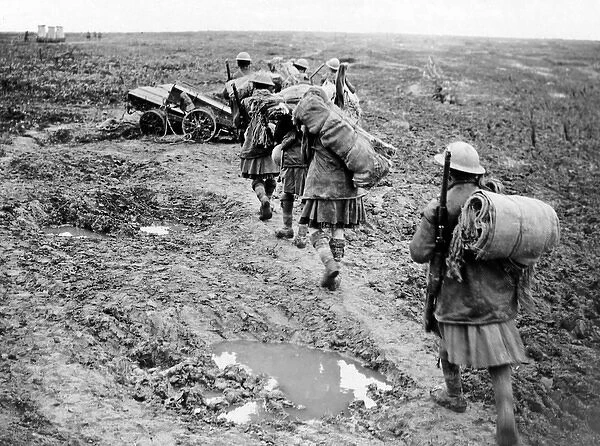 British troops carrying sandbags, Western Front, WW1