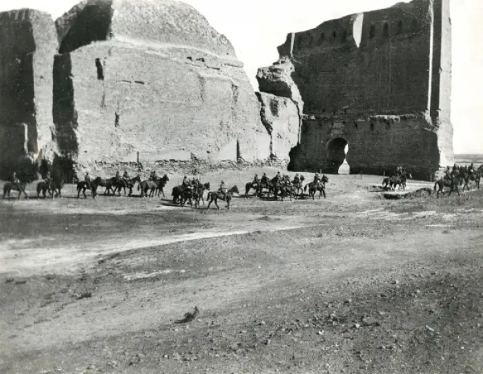 Framed Print : British troops at Ctesiphon, Mesopotamia, WW1 Framed Print : British troops at Ctesiphon, Mesopotamia, WW1