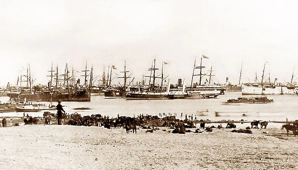 British troops disembarking at Ismailia during