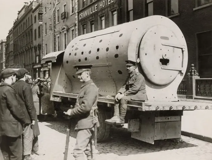 Framed Print : British troops by an improvised armoured car made of locomotive engine smoke-boxes, in Dublin, Ireland, outside the Granville Hotel in 1916 during the Easter Rising Framed Print : British troops by an improvised armoured car made of locomotive engine smoke-boxes, in Dublin, Ireland, outside the Granville Hotel in 1916 during the Easter Rising