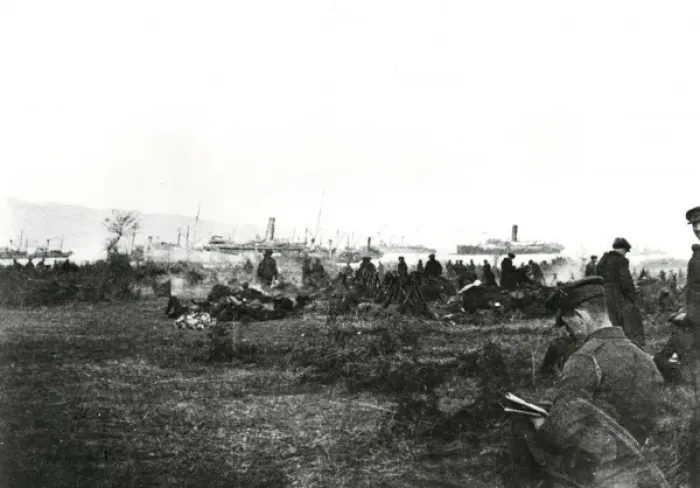Framed Print : British troops landing at Rendine Bay, Gallipoli, WW1 Framed Print : British troops landing at Rendine Bay, Gallipoli, WW1