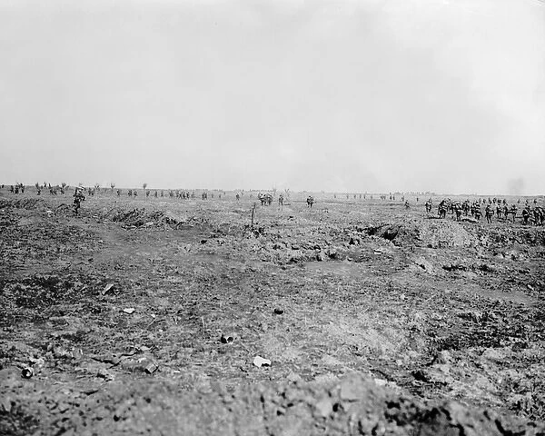 British troops moving in to attack, Western Front, WW1
