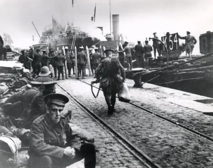 Framed Print : British troops with stakes and fascines, Salonika, WW1 Framed Print : British troops with stakes and fascines, Salonika, WW1