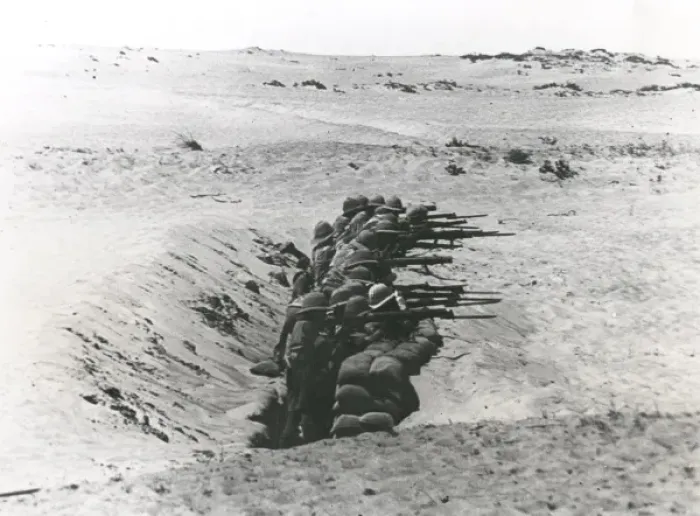 Framed Print : British troops in trench, Brown Ridge, Middle East, WW1 Framed Print : British troops in trench, Brown Ridge, Middle East, WW1