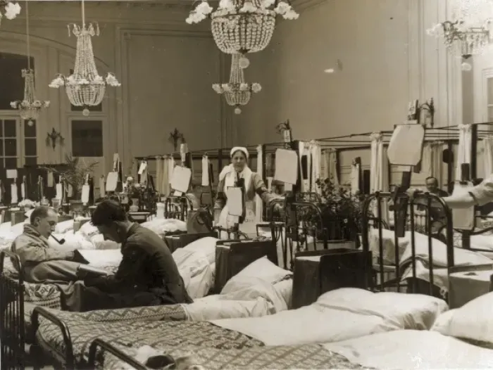 Framed Print : British Western Front in France - Red Cross Hospital ward Framed Print : British Western Front in France - Red Cross Hospital ward