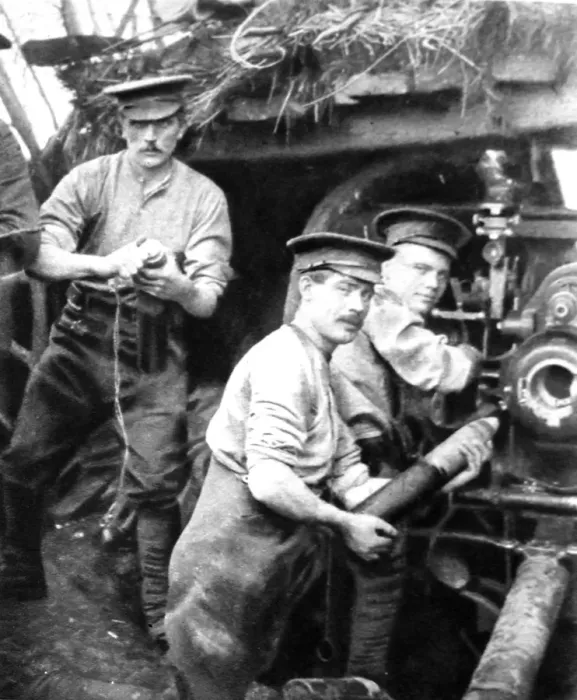 Framed Print : Britsh gunners in action at the front Framed Print : Britsh gunners in action at the front