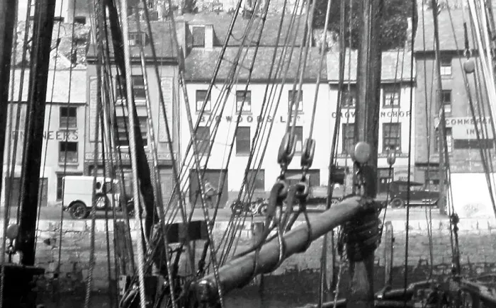 Framed Print : Brixham quayside, Devon - circa 1920s Framed Print : Brixham quayside, Devon - circa 1920s