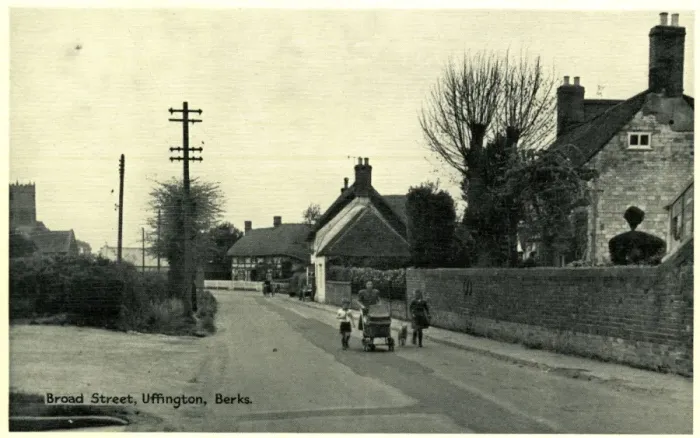 Framed Print : Broad Street, Uffington, Oxfordshire Framed Print : Broad Street, Uffington, Oxfordshire