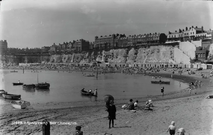Framed Print : Broadstairs Bay in 1919 Framed Print : Broadstairs Bay in 1919