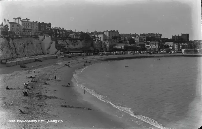Framed Print : Broadstairs Bay Framed Print : Broadstairs Bay