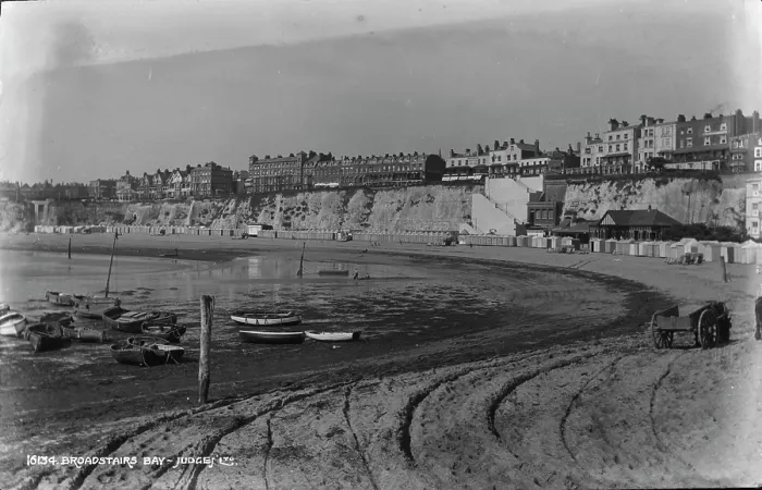 Framed Print : Broadstairs Bay Framed Print : Broadstairs Bay