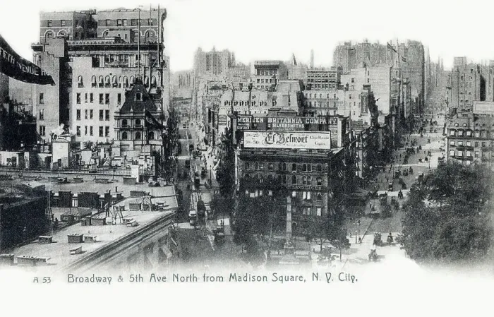 Framed Print : Broadway and 5th Avenue North from Madison Square - New York Framed Print : Broadway and 5th Avenue North from Madison Square - New York