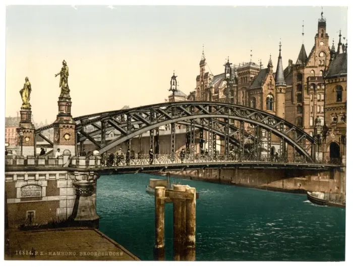 Framed Print : Brooksbridge, Hamburg, Germany Framed Print : Brooksbridge, Hamburg, Germany