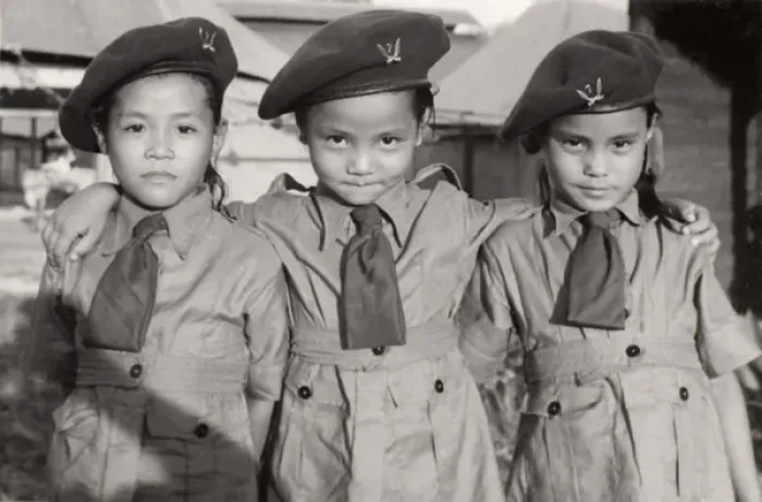 Framed Print : Three brownie guides, Burma, 1941-1945 Framed Print : Three brownie guides, Burma, 1941-1945