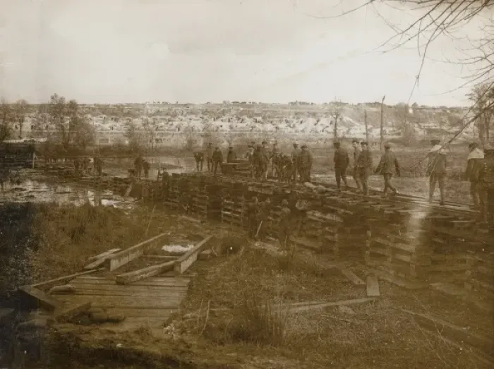 Framed Print : Brtish troops constructing a railway track, WW1 Framed Print : Brtish troops constructing a railway track, WW1