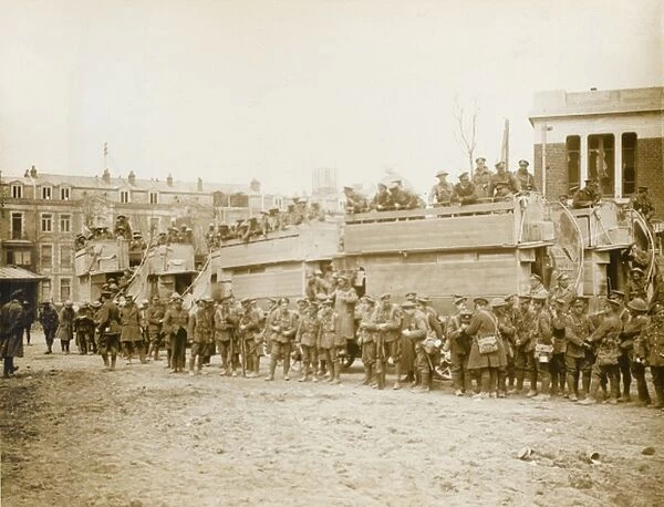 Brtish troops returning from fighting, France, WW1