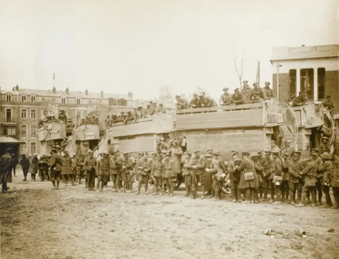 Framed Print : Brtish troops returning from fighting, France, WW1 Framed Print : Brtish troops returning from fighting, France, WW1
