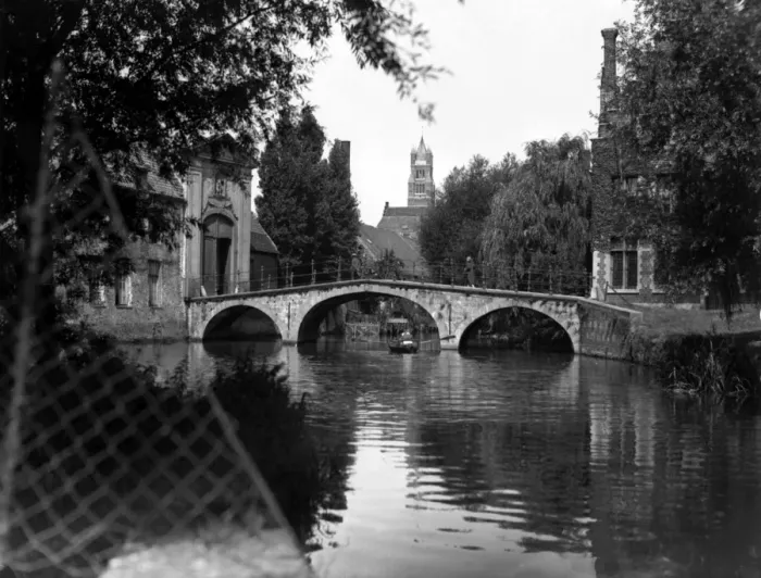 Framed Print : Bruges Canal Scene Framed Print : Bruges Canal Scene