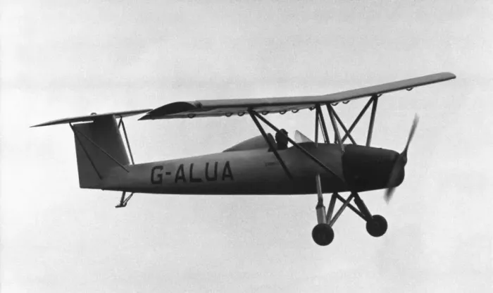 Framed Print : Brunswick Zaunkoenig G-Alua Flying Framed Print : Brunswick Zaunkoenig G-Alua Flying