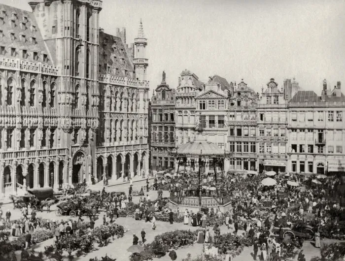 Framed Print : Brussels Bruxelles, Belgium Place de la Hotel de la Ville Framed Print : Brussels Bruxelles, Belgium Place de la Hotel de la Ville