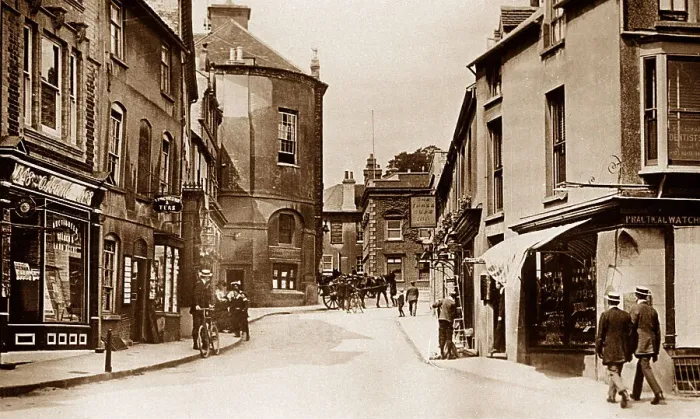 Framed Print : Buckingham Bridge Street early 1900s Framed Print : Buckingham Bridge Street early 1900s