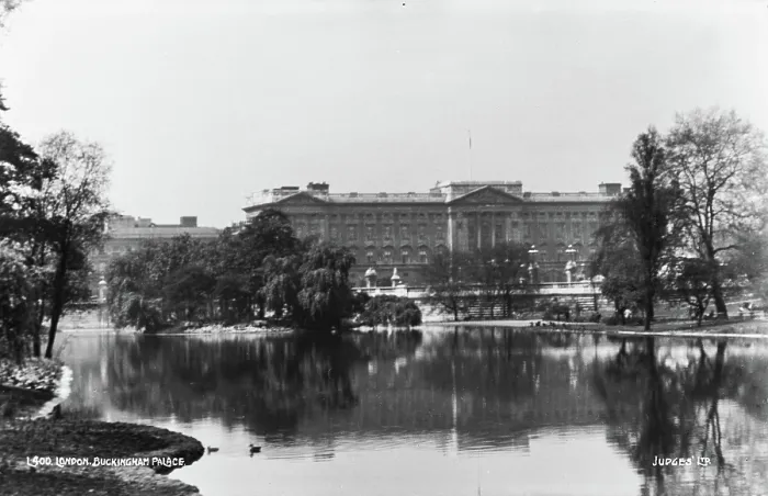 Framed Print : Buckingham Palace