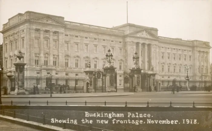 Framed Print : Buckingham Palace Framed Print : Buckingham Palace
