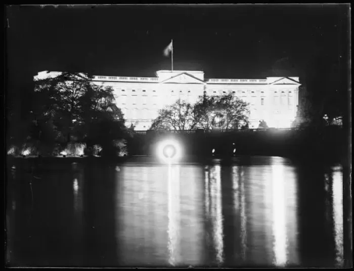 Framed Print : Buckingham Palace Framed Print : Buckingham Palace