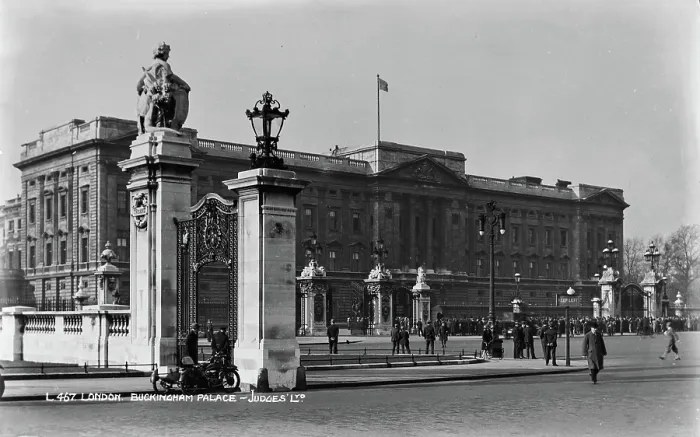 Framed Print : Buckingham Palace in Historical Context Framed Print : Buckingham Palace in Historical Context