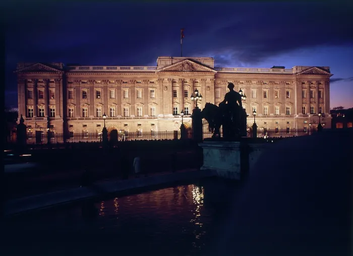 Framed Print : Buckingham Palace by night, London Date: circa 1960s Framed Print : Buckingham Palace by night, London Date: circa 1960s
